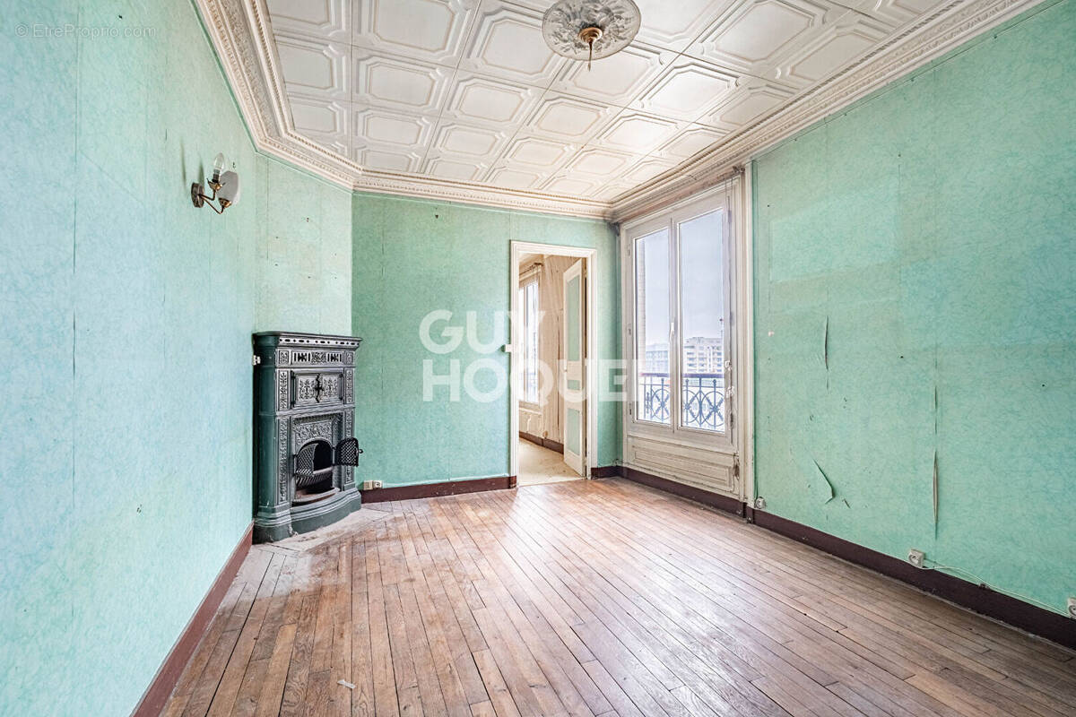 Appartement à COURBEVOIE