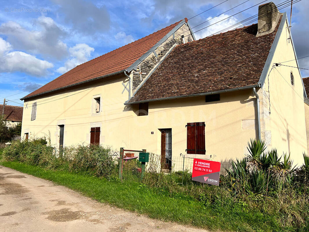 Maison à SAINT-AMAND-EN-PUISAYE