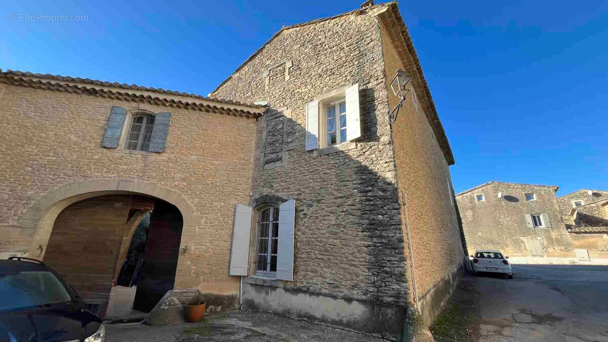 Maison à GORDES