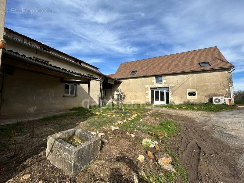 Maison à COULAURES