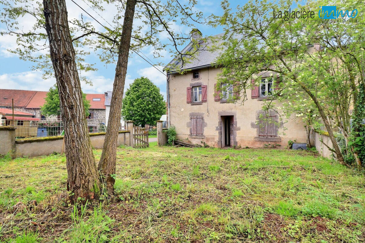 Maison à CHAPDES-BEAUFORT