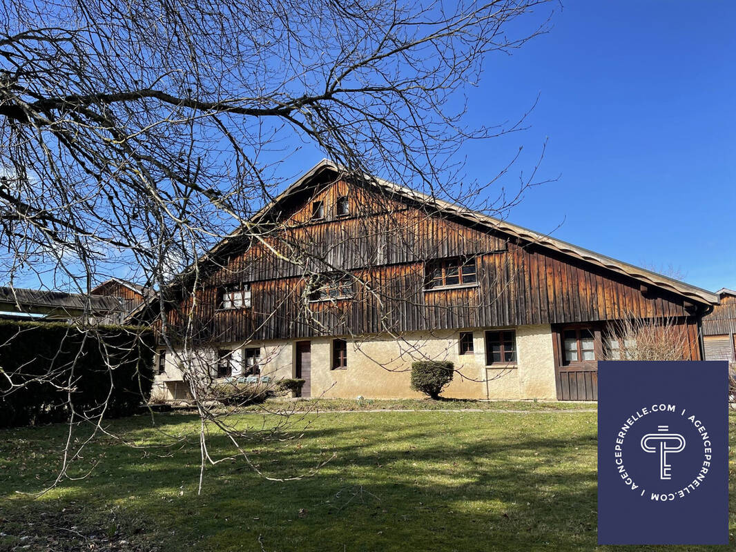 Maison à LES COMBES