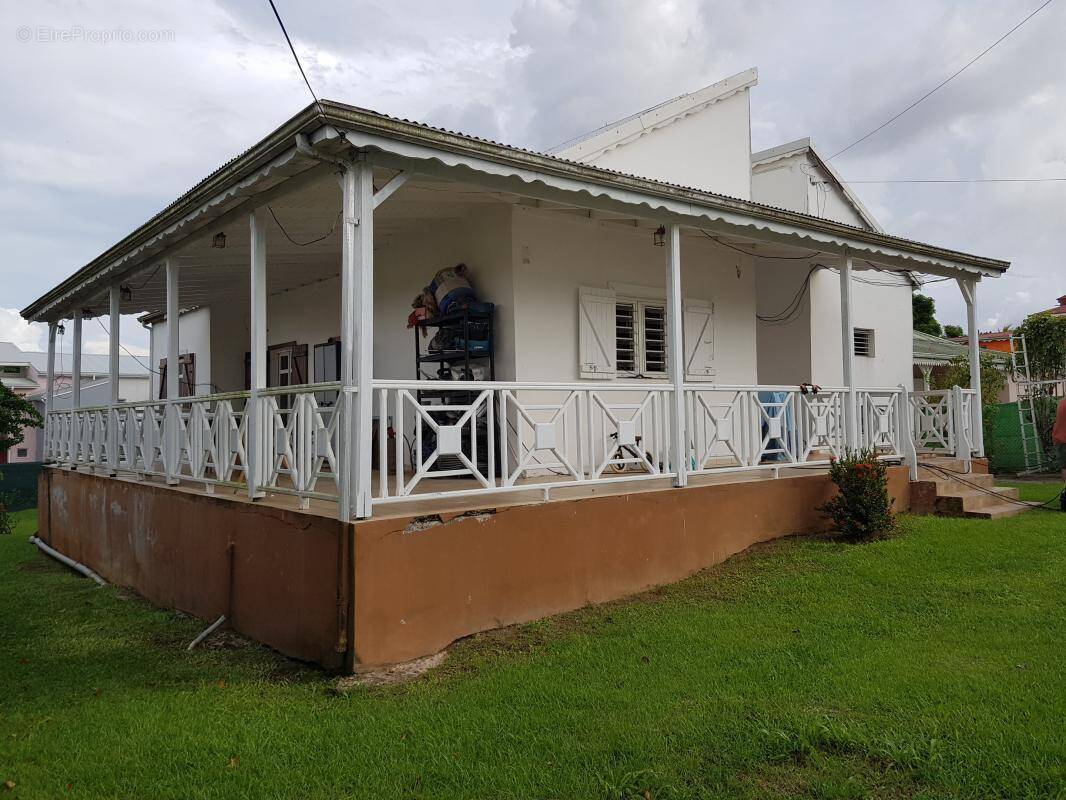 Maison à BAIE-MAHAULT