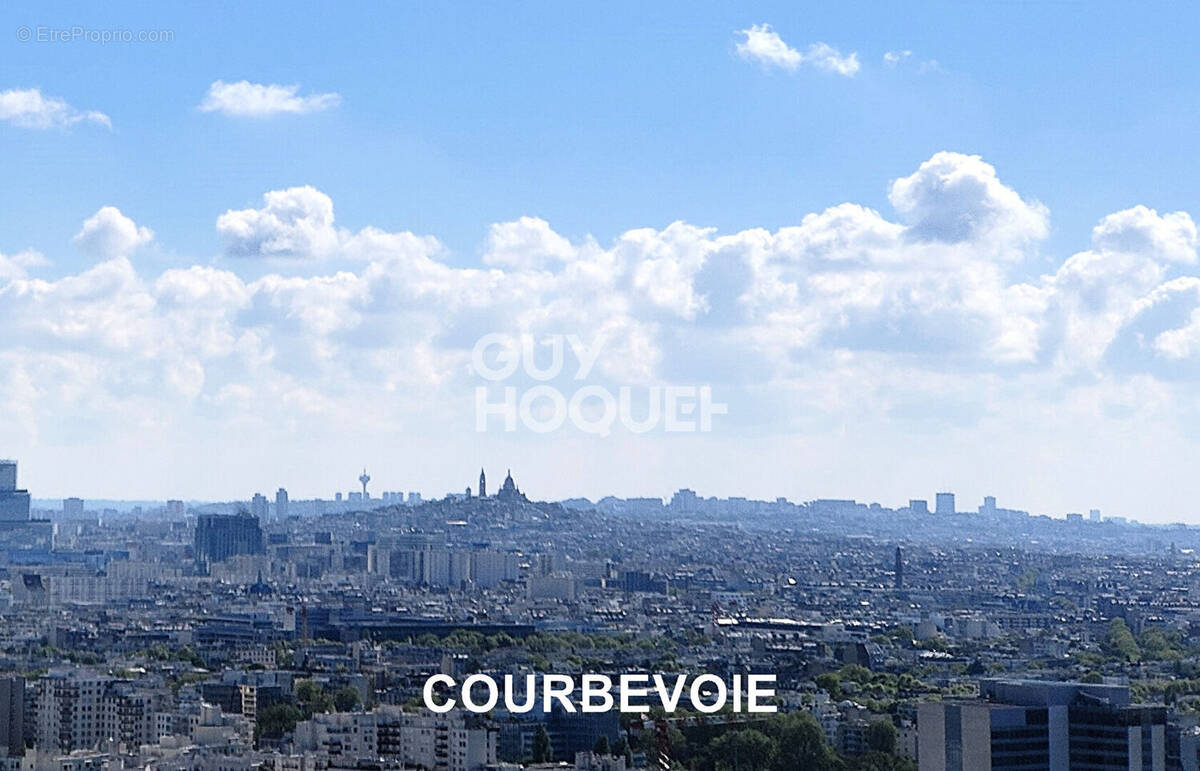 Appartement à COURBEVOIE