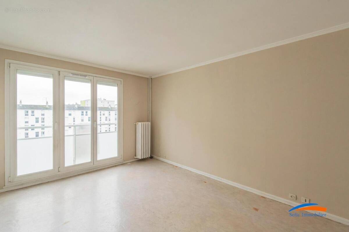   - Appartement à REIMS