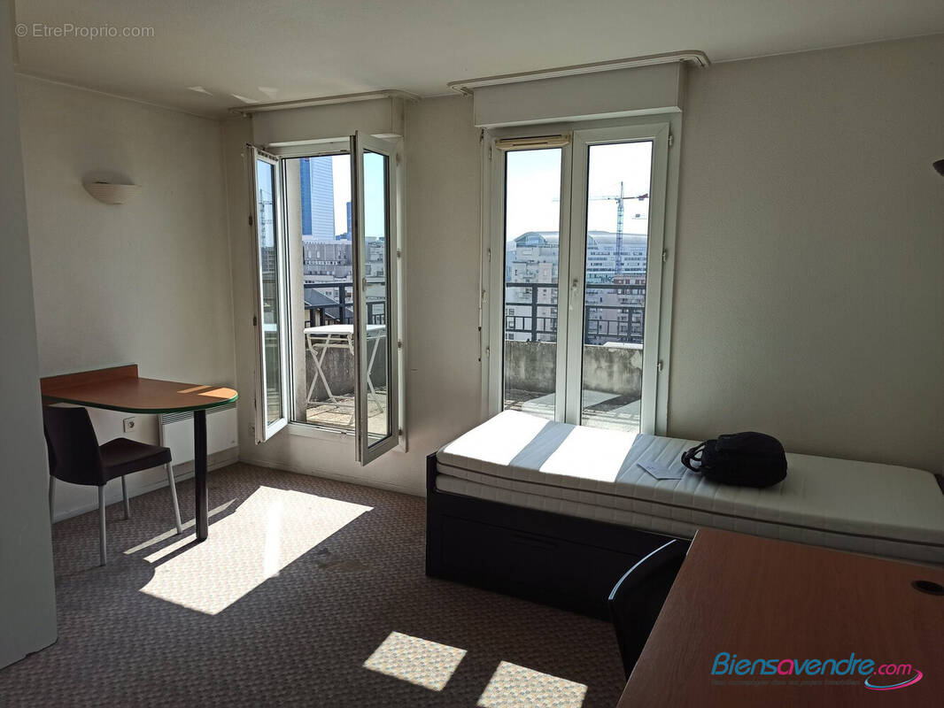 Appartement à COURBEVOIE