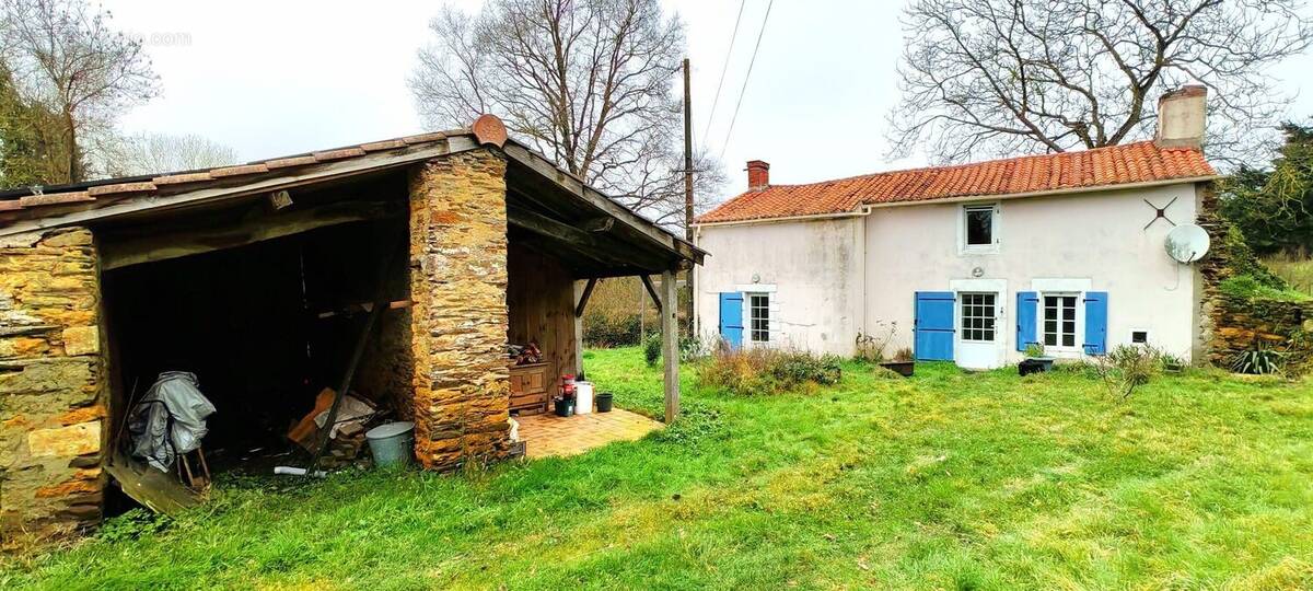 Maison à BAZOGES-EN-PAREDS