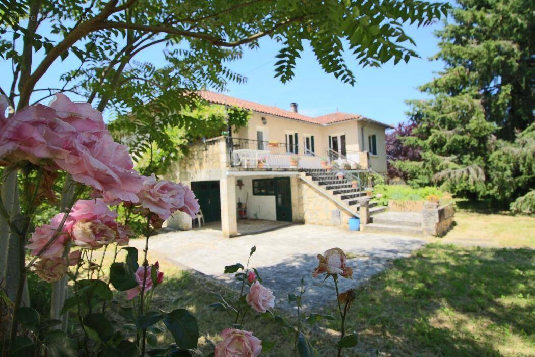 Maison à PUY-L&#039;EVEQUE