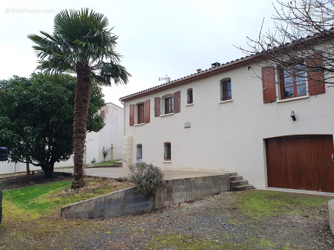 Maison à BUSSAC-SUR-CHARENTE