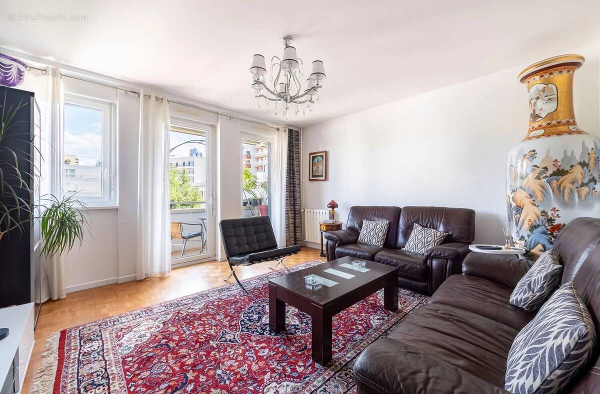 Appartement à COURBEVOIE