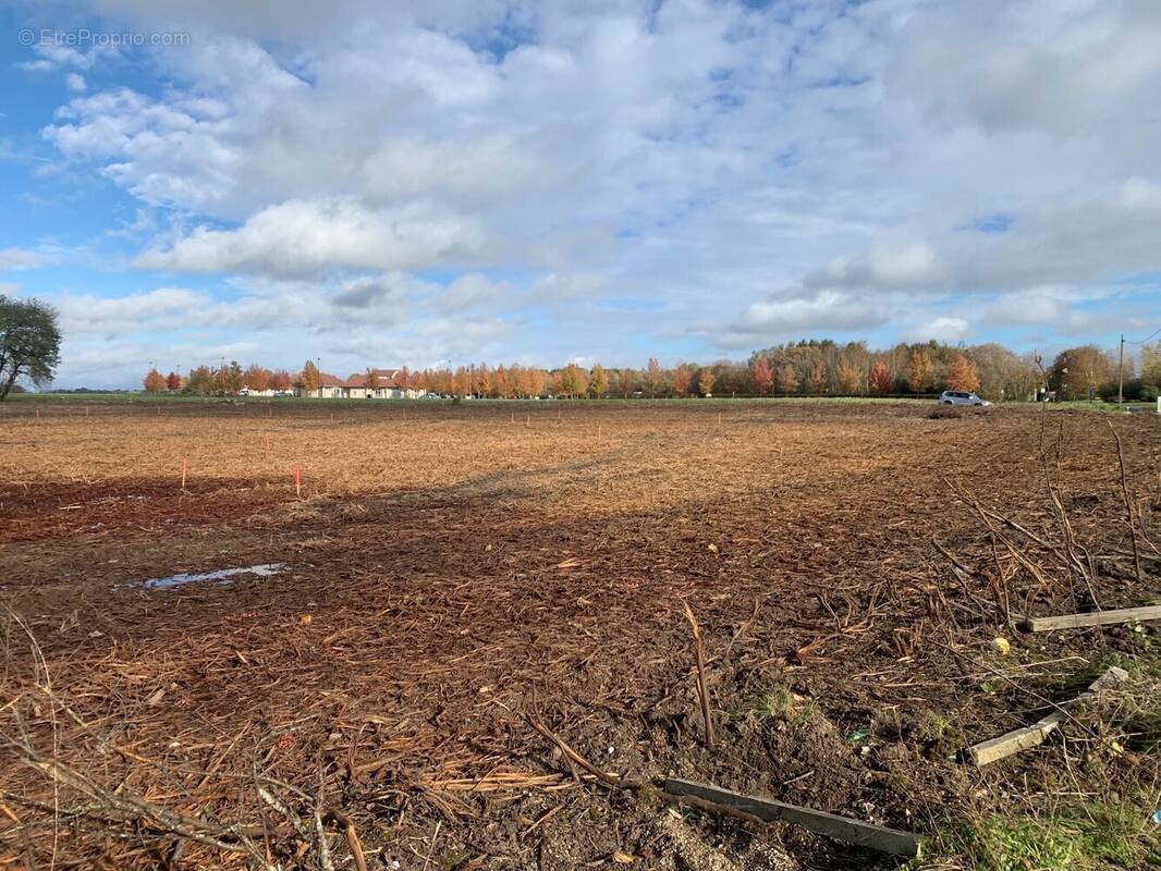 Terrain à EVRY-GREGY-SUR-YERRE