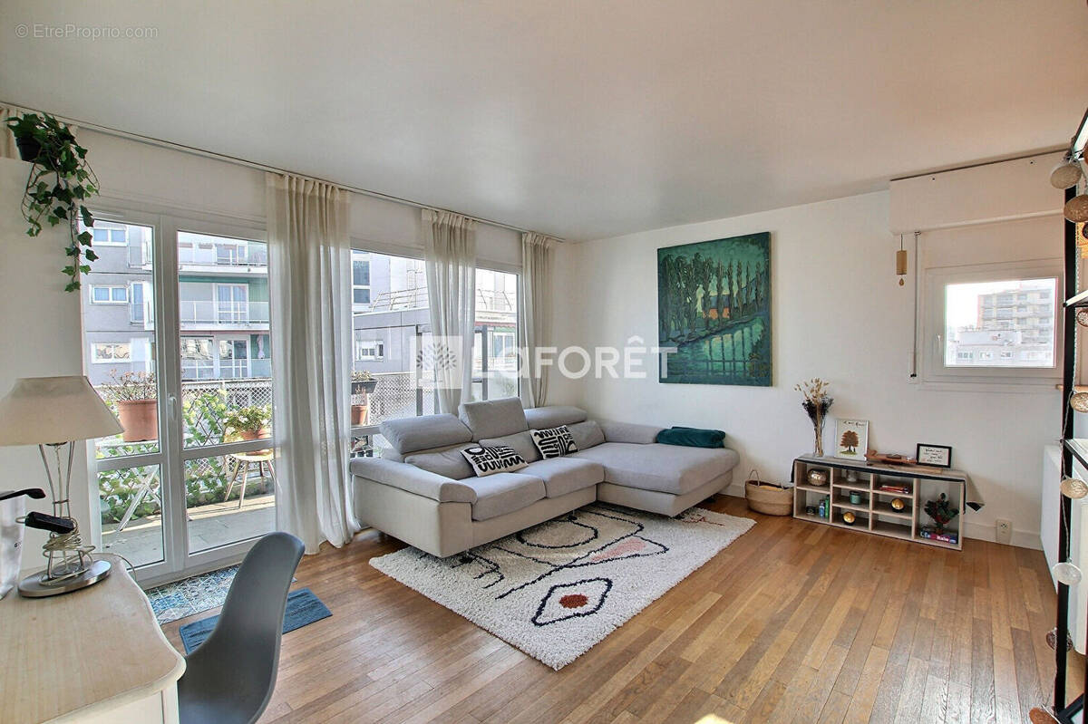 Appartement à COURBEVOIE