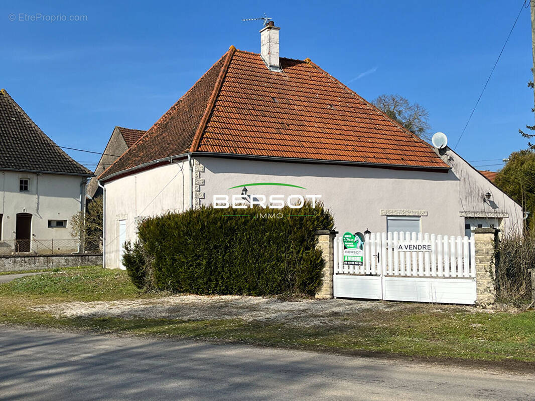 Maison à AUXONNE