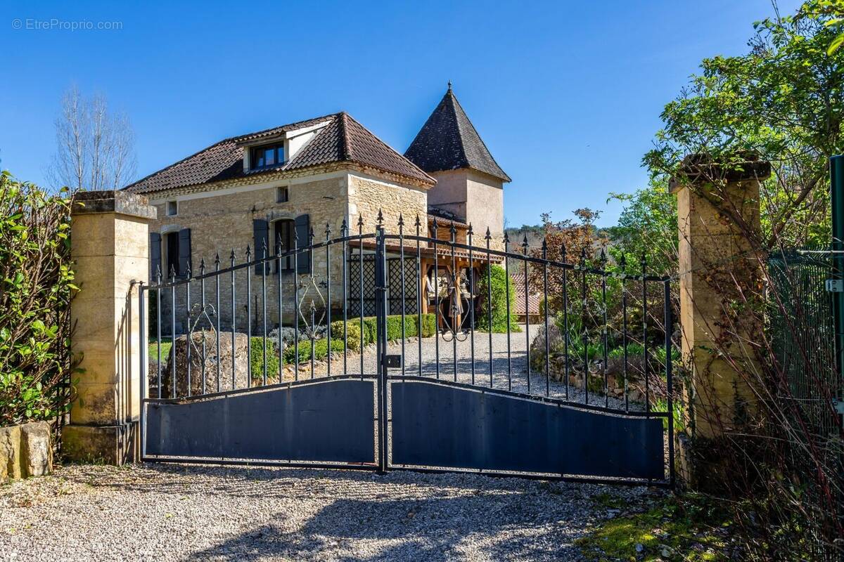 Maison à PUY-L&#039;EVEQUE