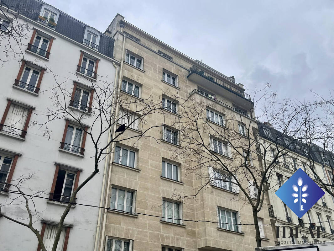 Appartement à PARIS-16E