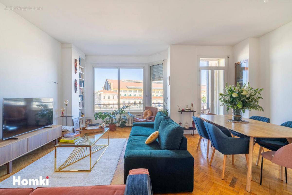 Appartement à MARSEILLE-1E