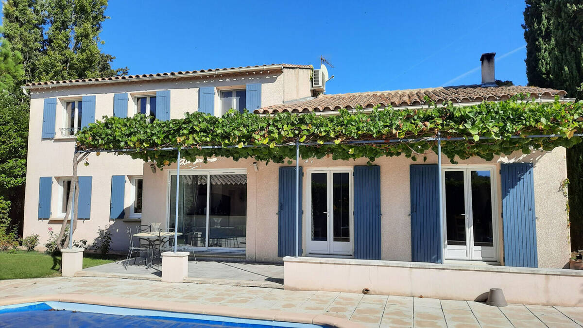 Maison à SAINT-SATURNIN-LES-AVIGNON