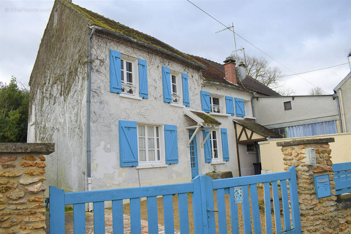 Maison à SAINT-CYR-SUR-MORIN