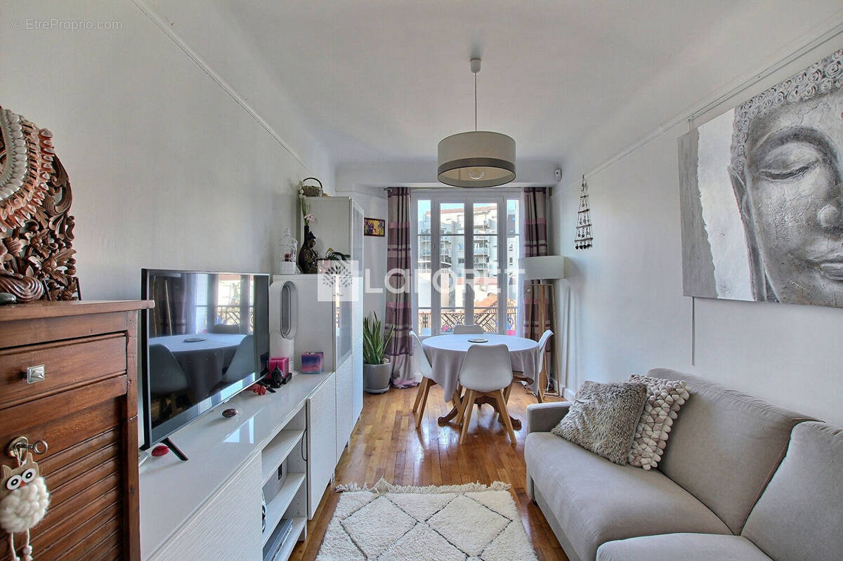 Appartement à COURBEVOIE