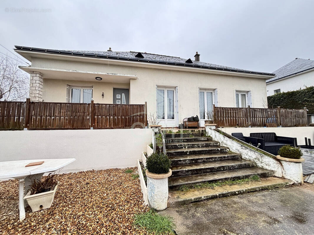 Maison à SAINTE-MAURE-DE-TOURAINE