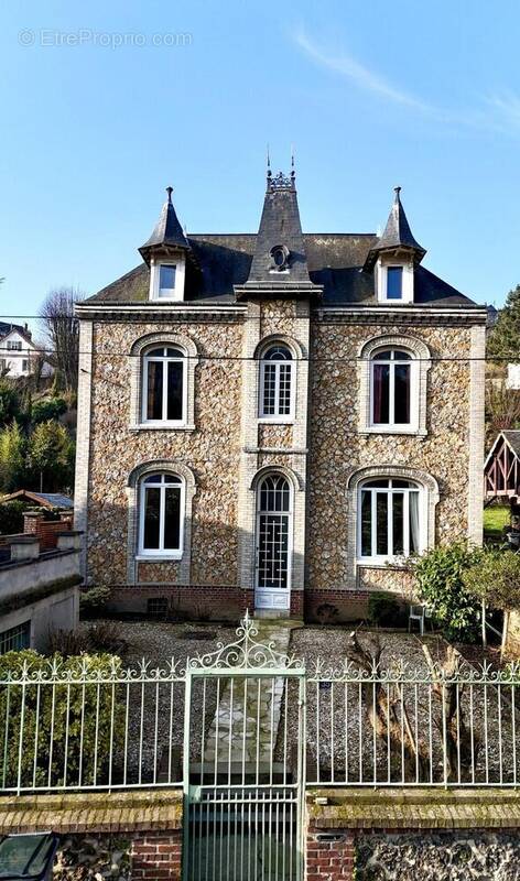 Maison à MONT-SAINT-AIGNAN