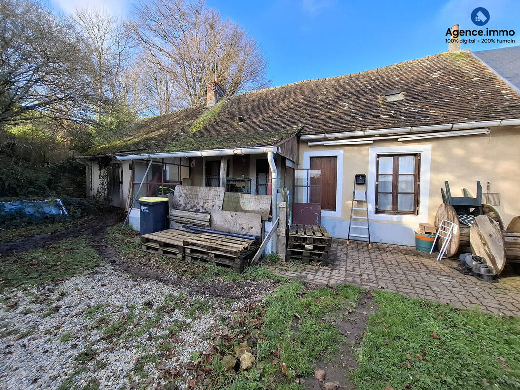 Maison à MONTBIZOT