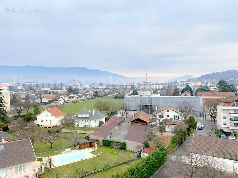 Appartement_T3_Annemasse_centre_volumes_lumineux_hyper_centre_genève_Suisse_Tram_CEVA_frontière_salon_sejour_cuisine_ouverte_chambre_salle_de_bains_grand_balcon_vue_ - Appartement à ANNEMASSE