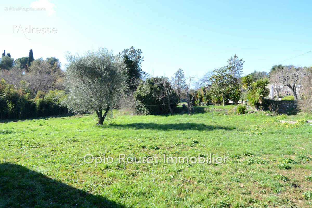 Terrain à LE ROURET