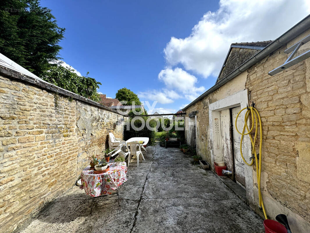 Maison à SAINT-PIERRE-SUR-DIVES