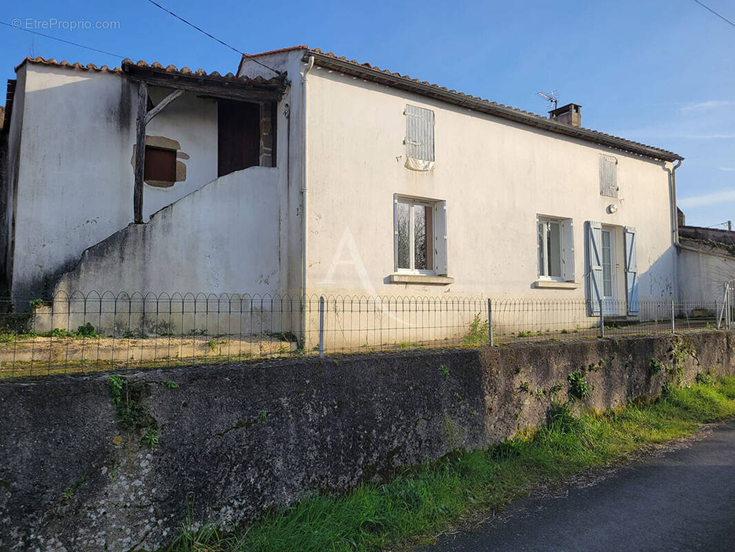 Maison à SAINT-ETIENNE-DU-BOIS