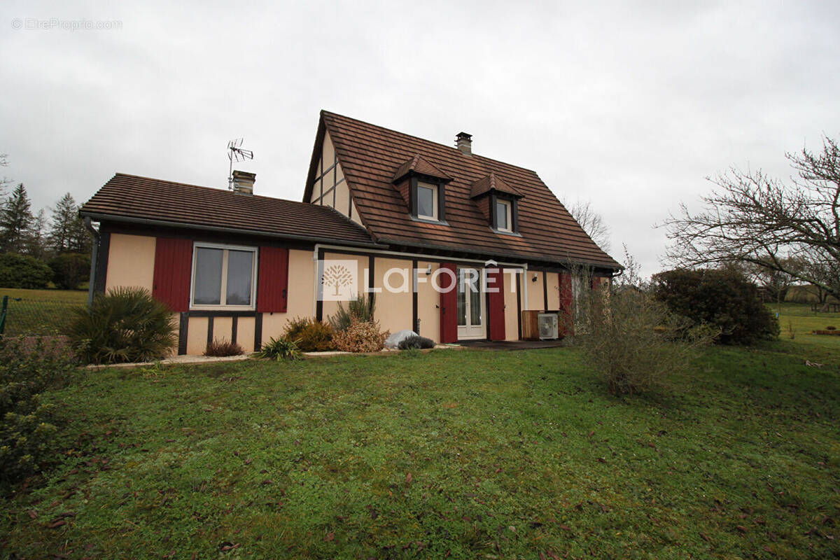 Maison à CHAMPAGNAC-DE-BELAIR