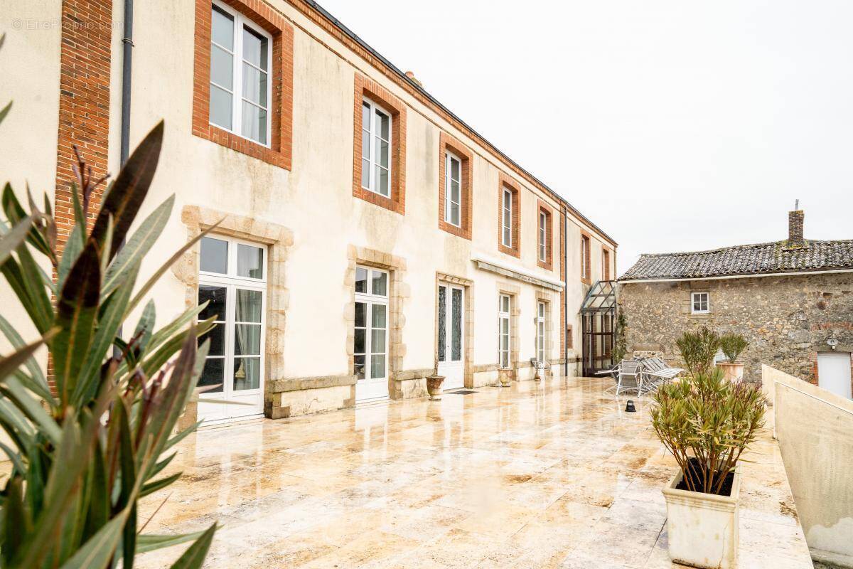 Maison à MAZIERES-EN-MAUGES