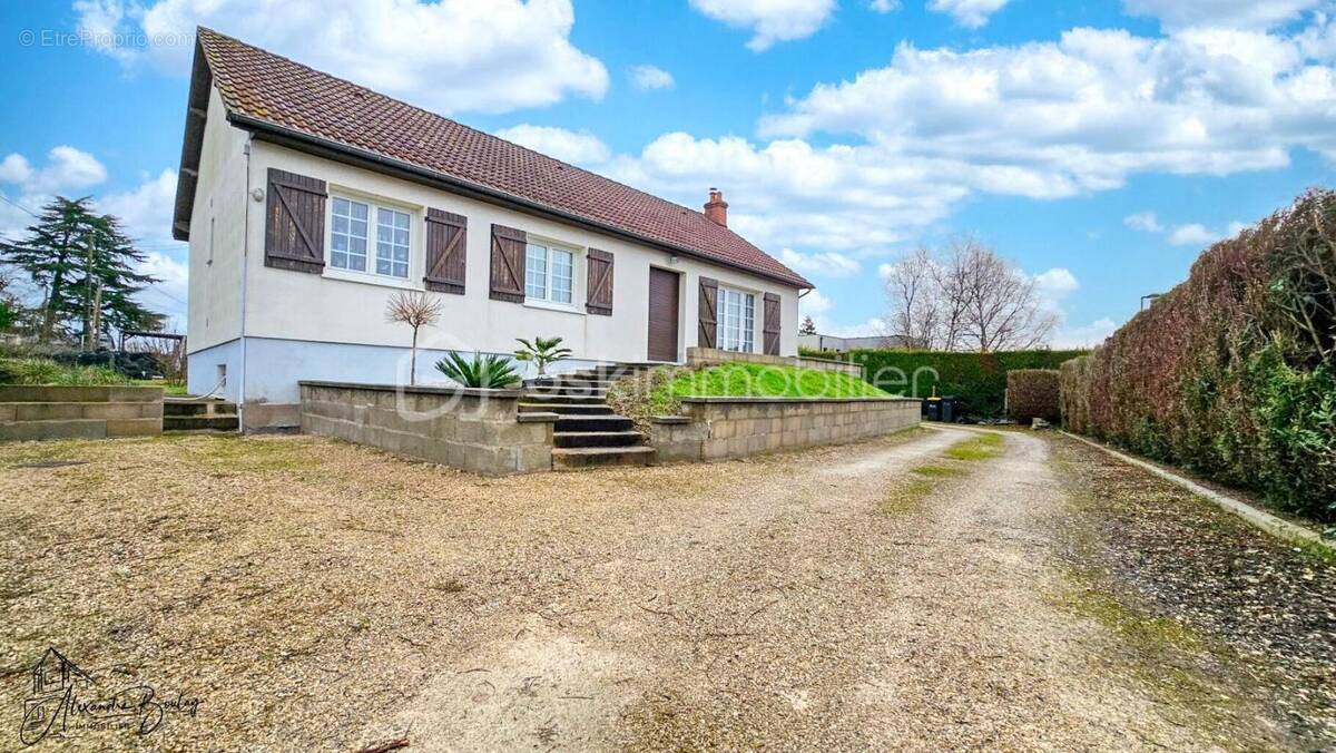 Maison à LOURY