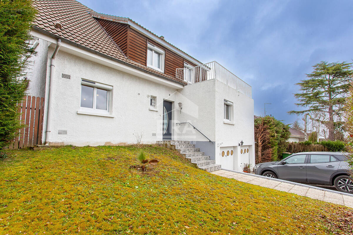 Maison à BEYNES