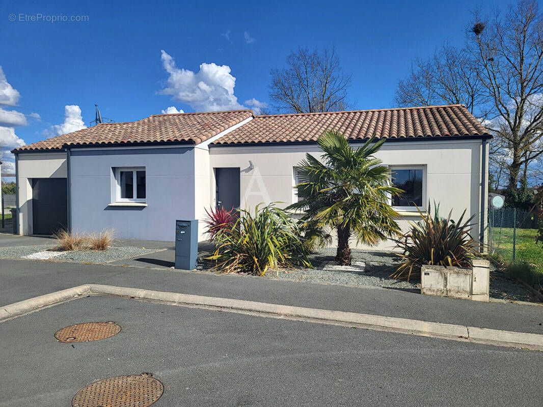 Maison à SAINT-PAUL-MONT-PENIT