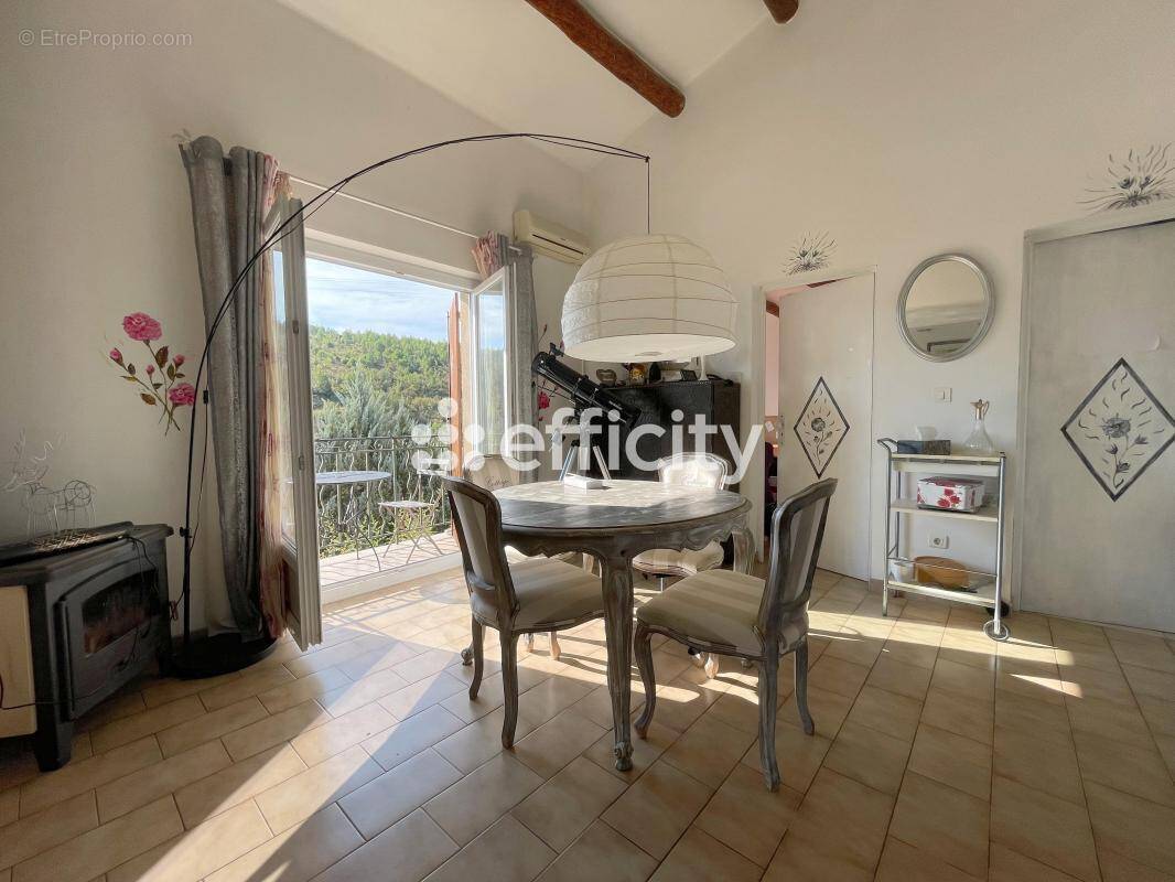 Appartement à ESPARRON-DE-VERDON