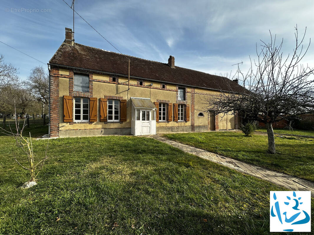 Maison à LA CELLE-SAINT-CYR