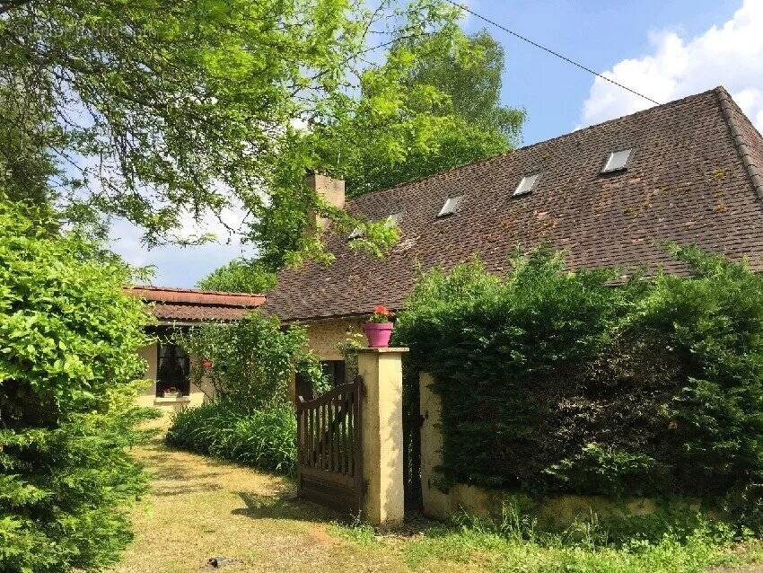 Maison à SAINTE-FOY-DE-LONGAS