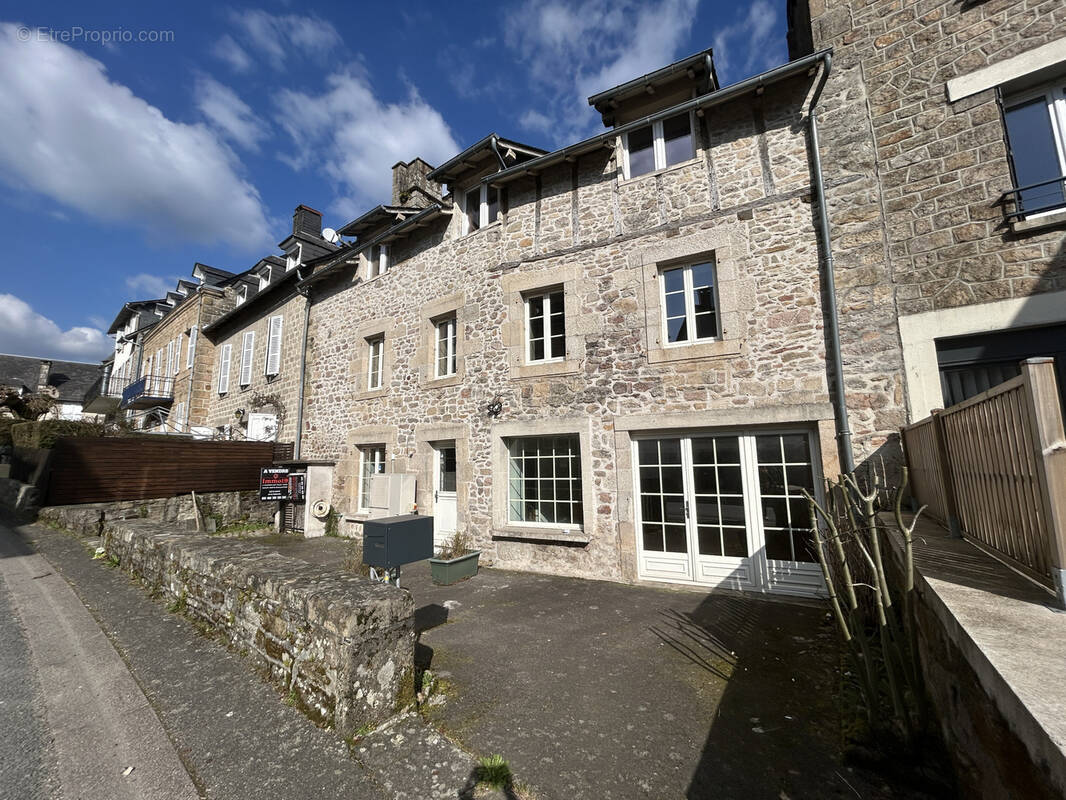 Appartement à CORREZE