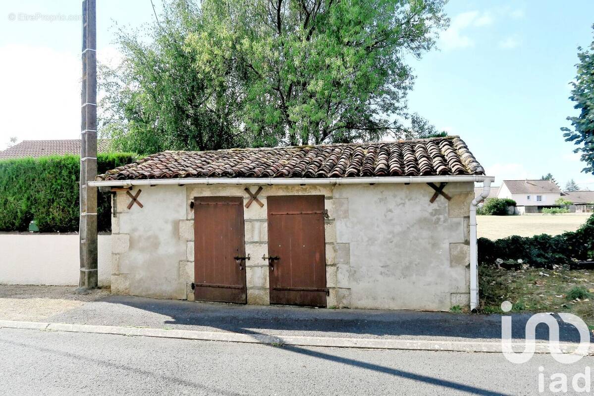 Photo 2 - Maison à LUSSAC-LES-CHATEAUX