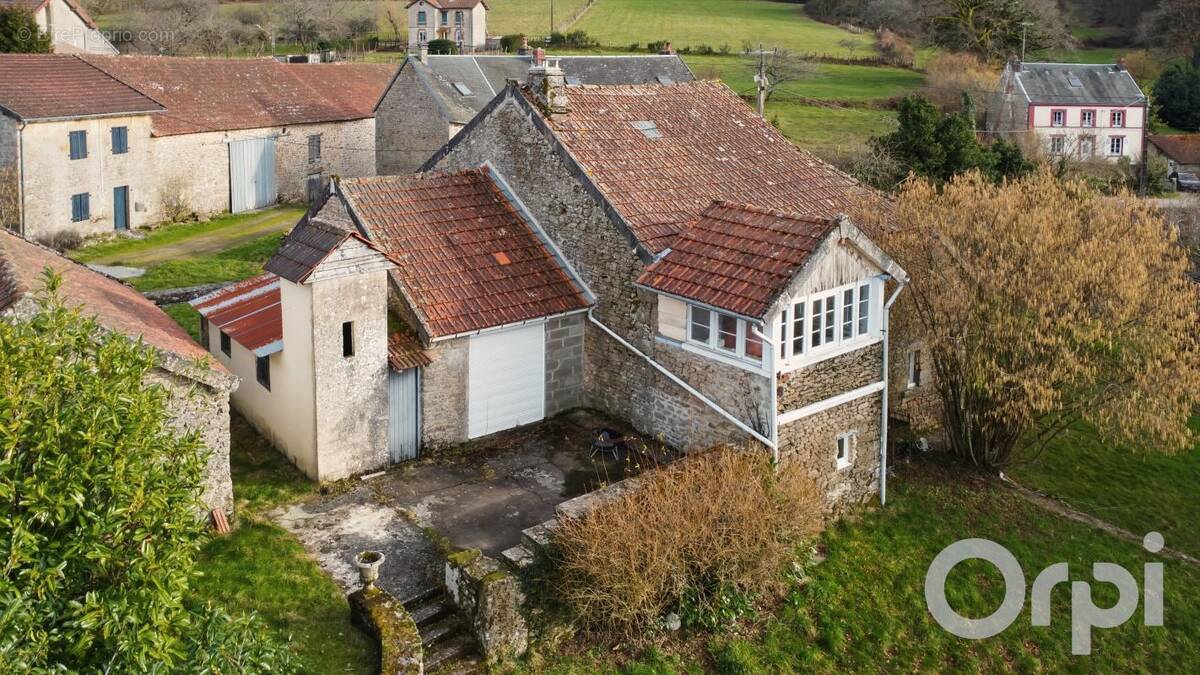 Maison à LAURIERE