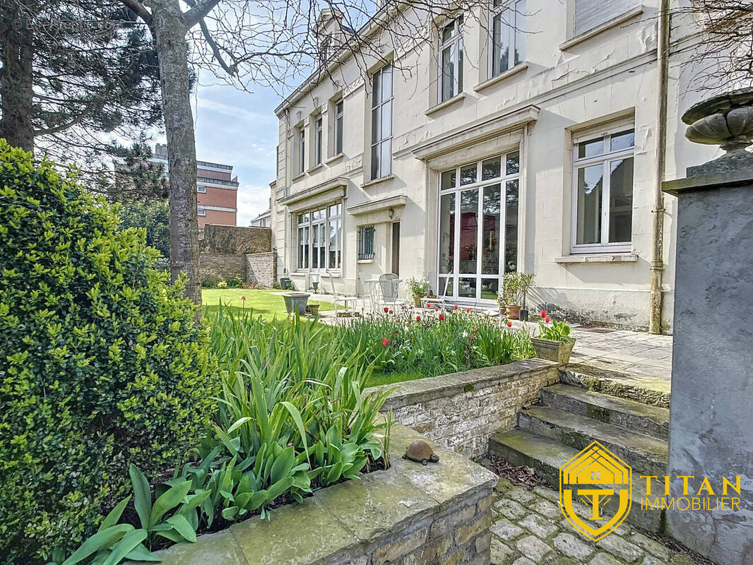 Propriété d&#039;exception à Rosendaël - Titan Immobilier - Maison à DUNKERQUE