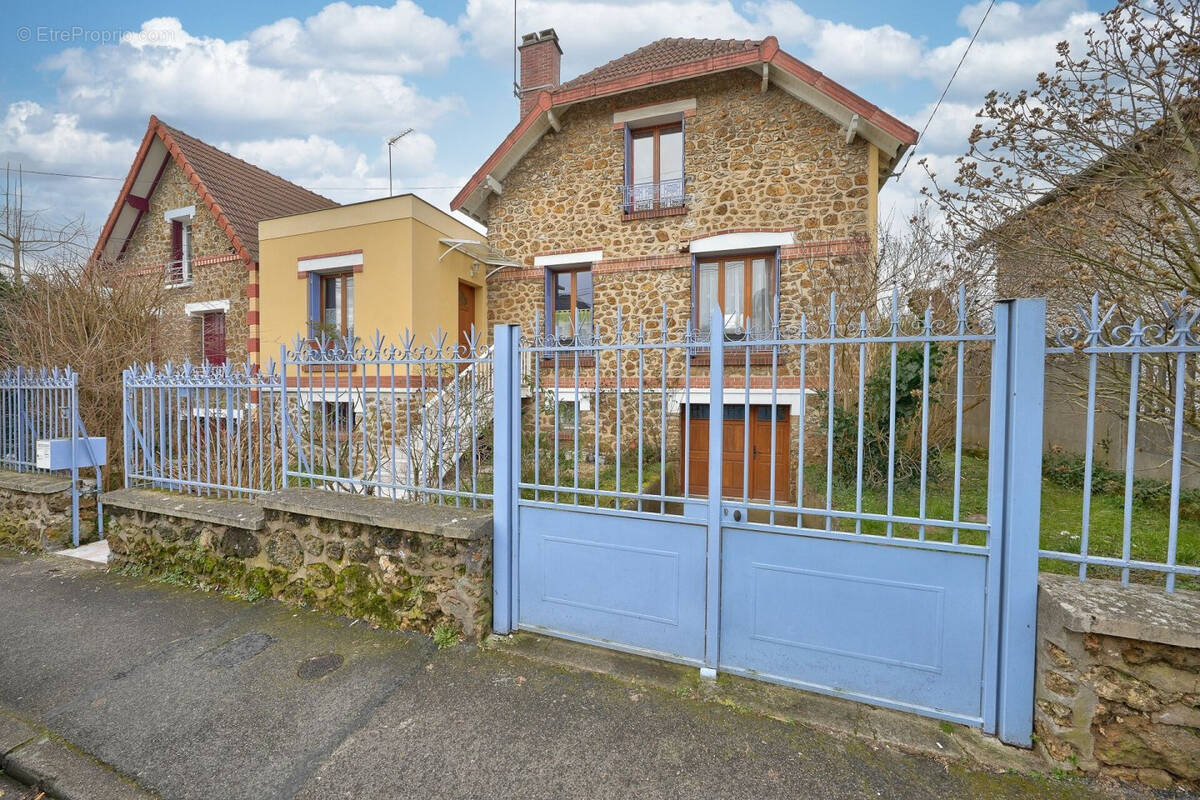 Maison à SAVIGNY-SUR-ORGE