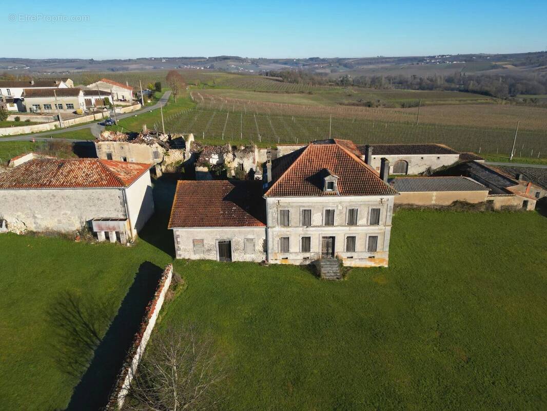 Maison à BARBEZIEUX-SAINT-HILAIRE