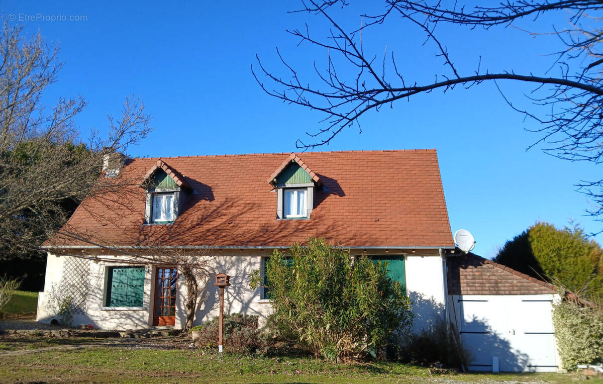 Le facade - Maison à SAINT-PRIEST-LES-FOUGERES