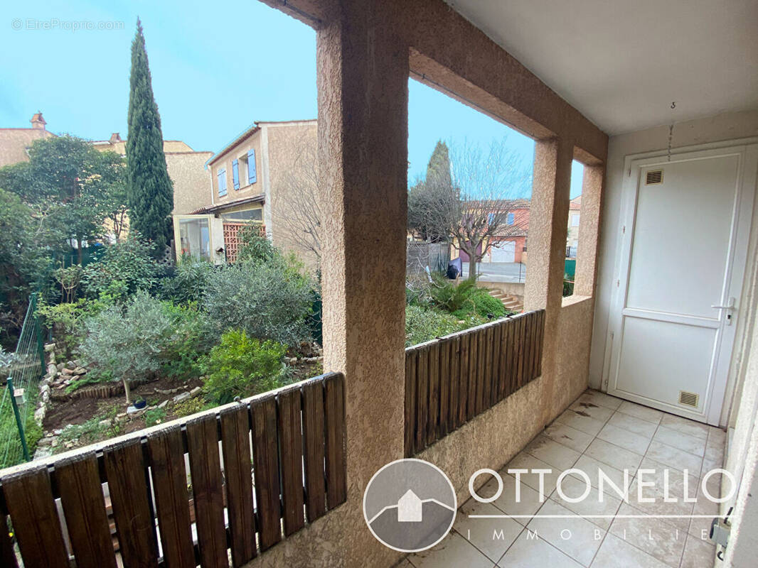 Appartement à ROQUEBRUNE-SUR-ARGENS