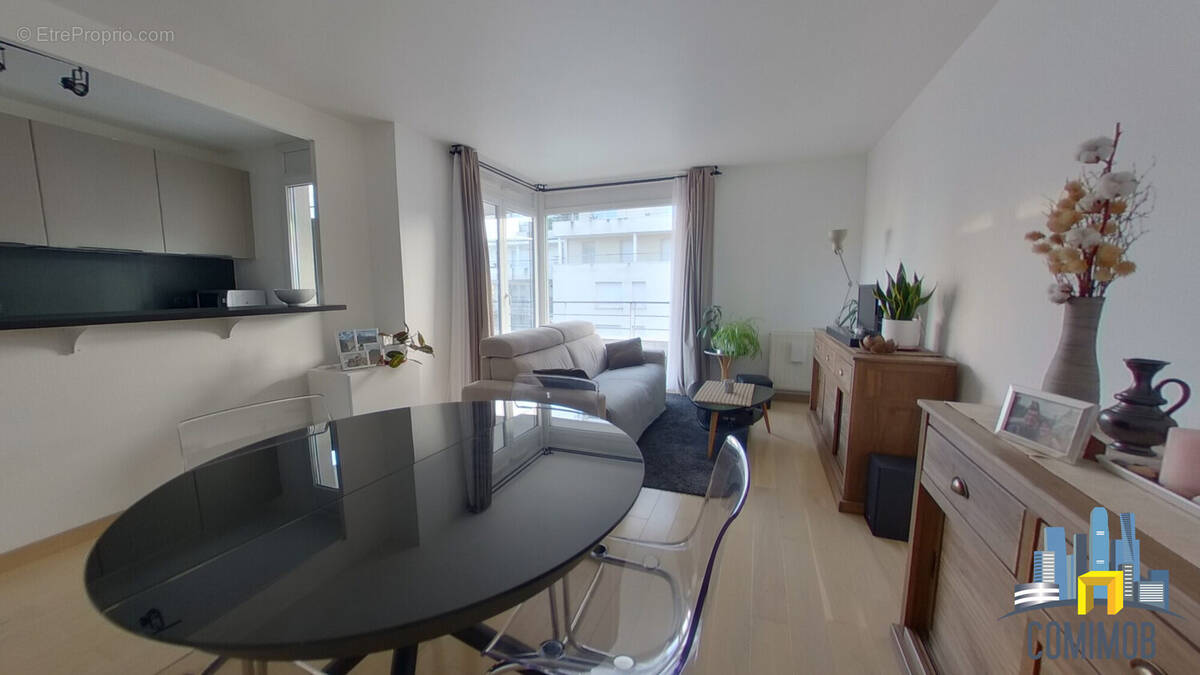 Appartement à COURBEVOIE