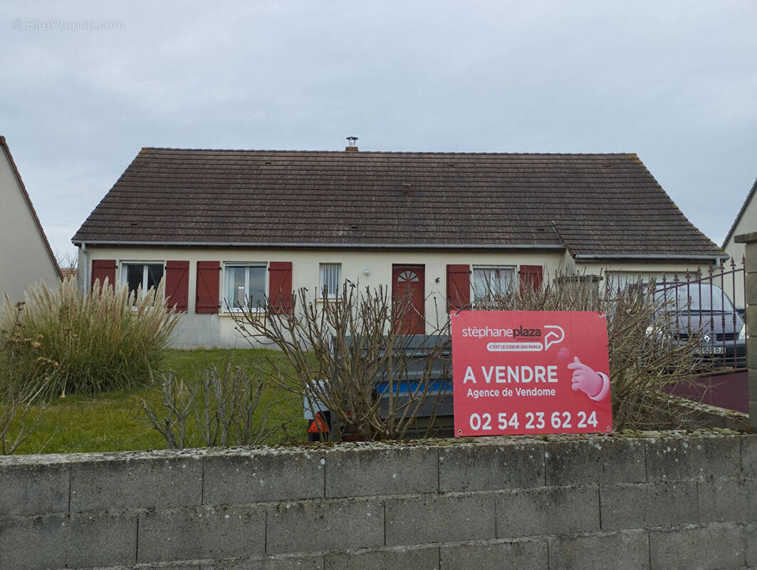 Maison à SARGE-SUR-BRAYE