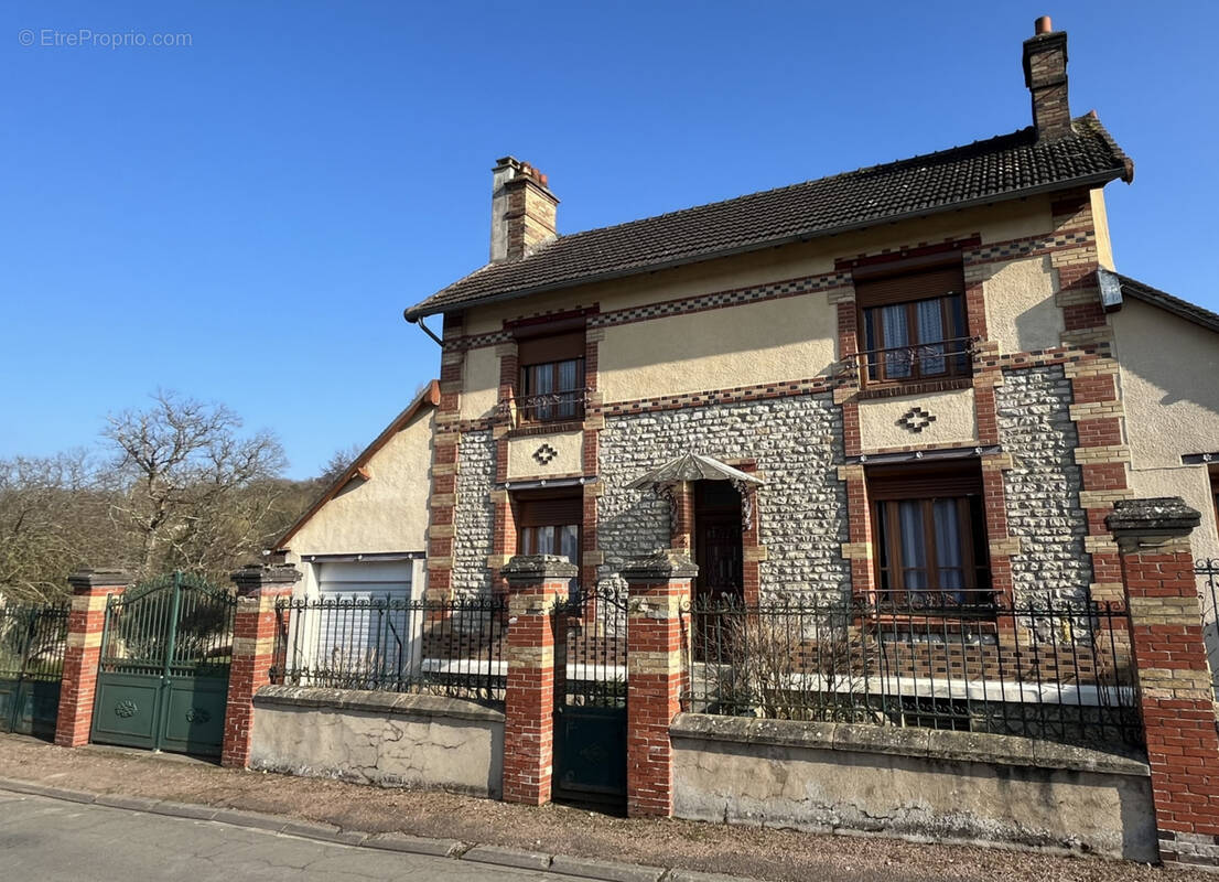 Maison à EGREVILLE