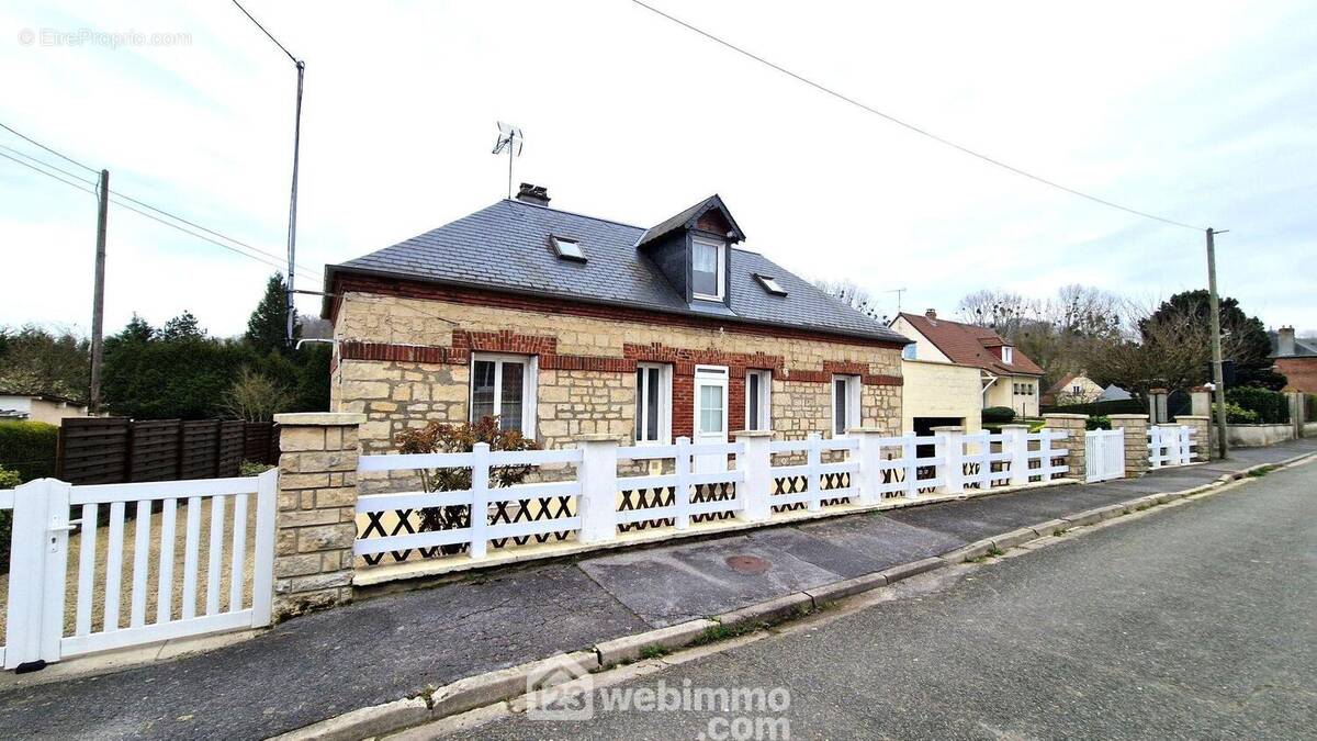 Jolie maison en pierres avec commodités de plain-pied... - Maison à SAINT-GOBAIN